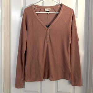 ☘️ NEW!! Universal Thread shirt